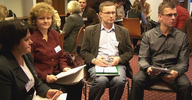 Buska radna Justyna Nurek (druga z lewej) wzięła udział w prestiżowym projekcie samorządowców w Warszawie.