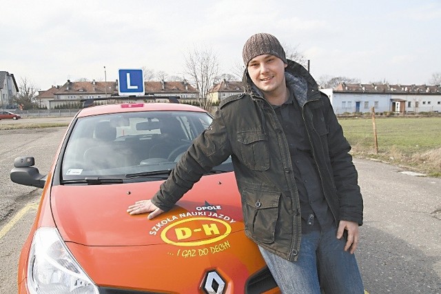 Podczas studiów pracował jako kierowca zawodowy, potem też jako instruktor nauki jazdy.  (fot. Daniel Polak)