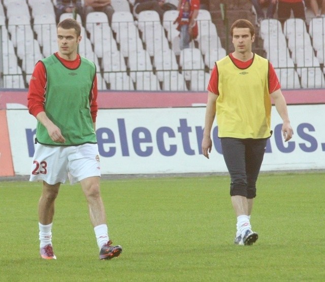 Wychowankowie Polonii Białogon, bracia bliźniacy Paweł (z lewej) i Piotr Brożkowie po wielu latach gry w Wiśle Kraków przenoszą się do Turcji.