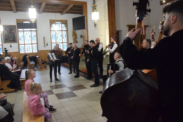 Koncert charytatywny „Pamiętajmy o Janie Pawle" w Koniakowie