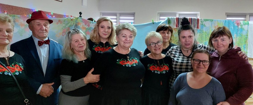 Piękny gest Klimontowianek! Panie przygotowały upominki dla mieszkańców Ukrainy z okazji prawosławnej Wigilii. Zobacz zdjęcia  