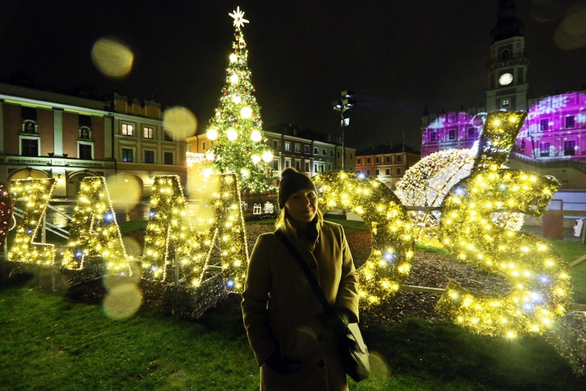 Świąteczna iluminacja w Zamościu robi wrażenie. Zapraszamy na spacer po „świetlnym labiryncie”