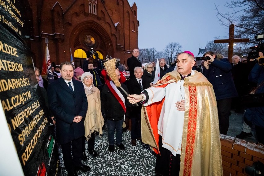 12.12.2021 bydgoszcz odsloniecie pomnika z okazji rocznicy...