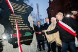 W hołdzie bohaterom "Solidarności" - w Bydgoszczy odsłonięto pomnik. W poniedziałek 40. rocznica wprowadzenia stanu wojennego