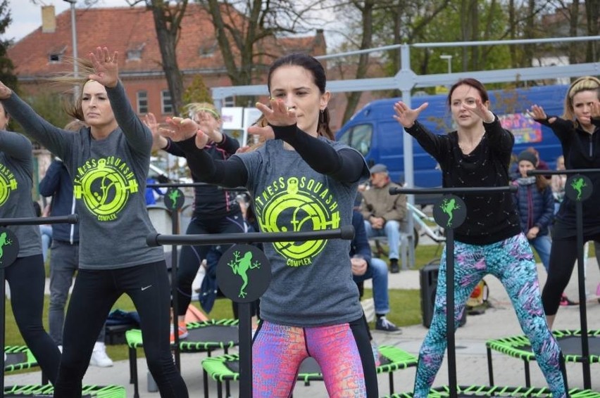 Majówkowy trening na trampolinach przy głogowskiej marinie [FOTO, FILM]