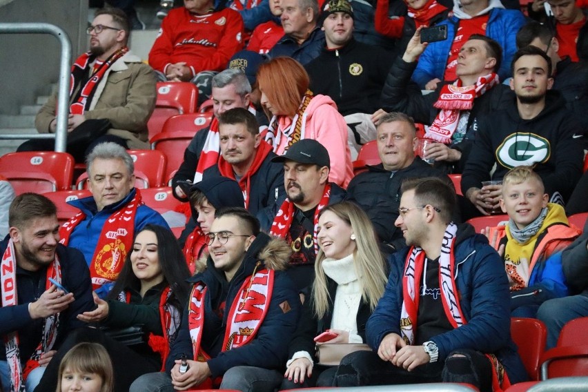 Kibice Widzewa na meczu z GKS Jastrzębie. Świetny doping na trybunach