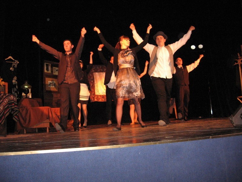 Idysh - taniec pokazali członkowie Teatru Poszukiwań