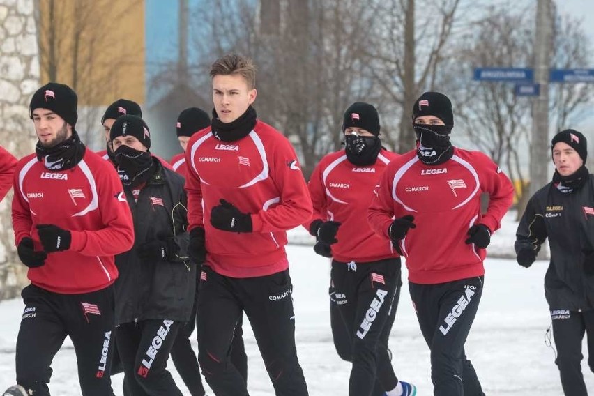 Cracovia w maskach, bez Miroslava Covilo. Gdzie utknął Serb? [ZDJĘCIA]