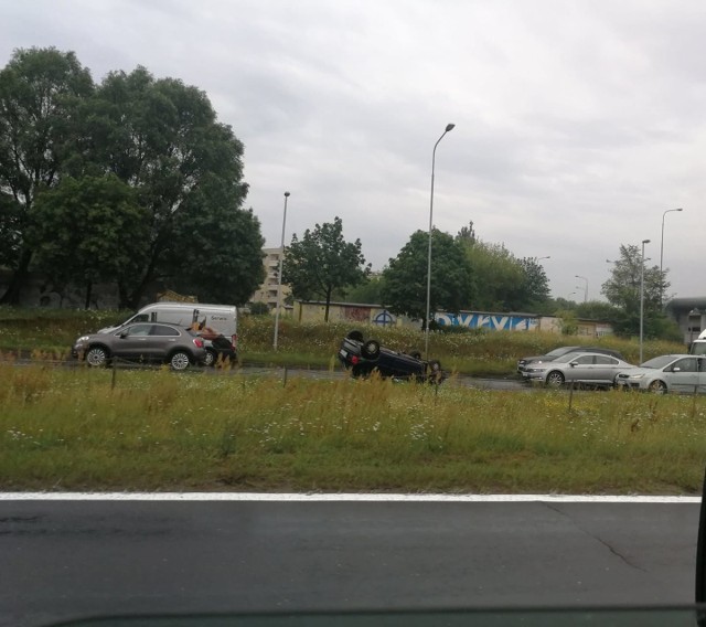 W piątek około godz. 8.00 na ul. Krzywoustego w Poznaniu zderzyło się auto osobowe z dostawczym