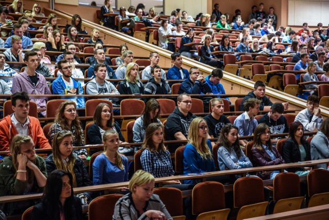 Uczelnie wyższe czekają na chętnych. Rekrutacja na studia podyplomowe trwa jednak niemal cały rok akademicki.