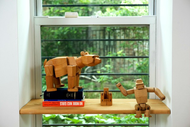 Drewniane zabawki jako dekoracja Takie drewniane zabawki mają dużą wartość estetyczną i z powodzeniem można je nazwać małymi dziełami sztuki.