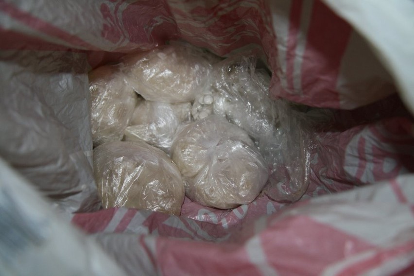 Akcja CBŚ. Trzy osoby podejrzane o handel narkotykami i dopalaczami