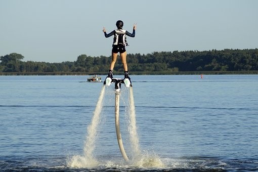 Należy do jednego z najniebezpieczniejszych sportów wodnych....