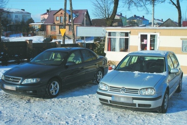 Widocznego Opla Omegę z 2000 roku z 2,5 litrowym silnikiem i automatyczną skrzynią biegów, możemy kupić już za nieco ponad 20 tys. złotych.