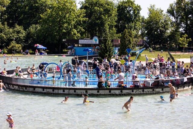 W parku Jordana w wakacje zapełnia się wodny plac zabaw. Sprawdź, jakie jeszcze inne atrakcje oferuje Kraków na weekend
