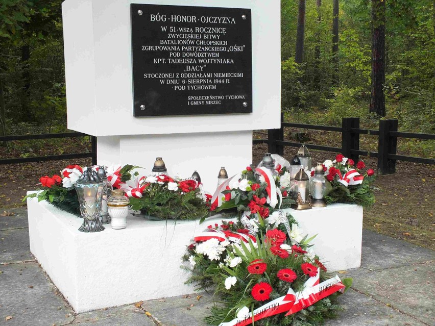 Gmina Mirzec. Rocznicowe uroczystości „Bacy” z ponad miesięcznym opóźnieniem, w kościele i przy pomniku