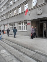 Przebudowa centrum Katowic: Schody już są, na 3 Maja stawiają wiatę ZDJĘCIA