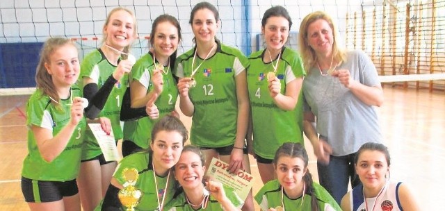 Skarżyskie siatkarki (z opiekunką Renatą Łuckiewicz) będą walczyć w finale ogólnopolskim Igrzysk Młodzieży Szkolnej.