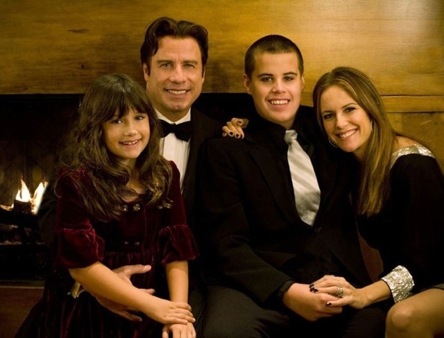 John Travolta z żoną Kelly Preston, córka Ellą Bleu i zmarłym tragicznie synem Jettem