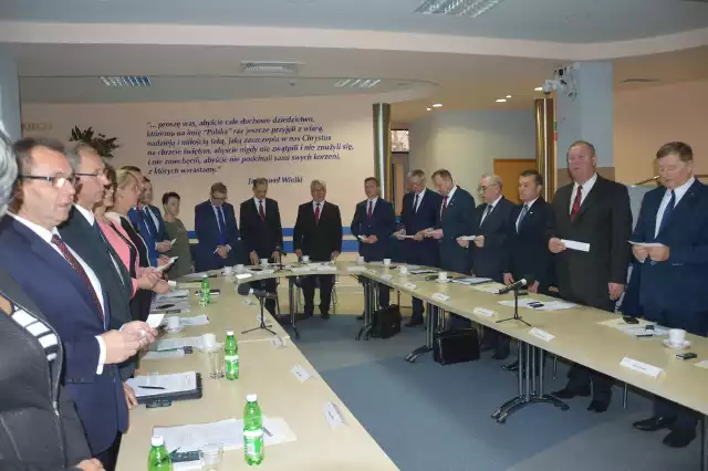W obecnej radzie powiatu tarnowskiego PiS miało 18 mandatów, teraz ugrupowaniu udało się wprowadzić do niej 20 swoich przedstawicieli