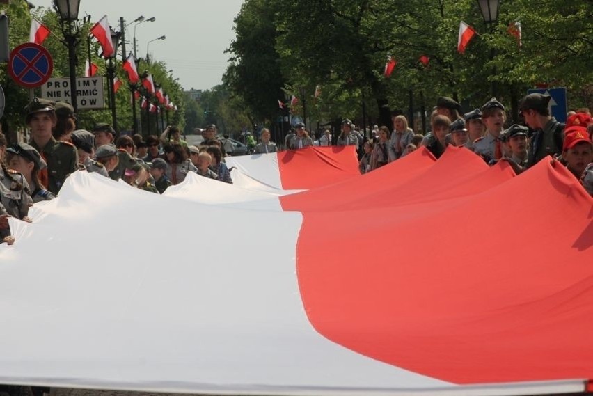 Dzień Flagi 2 maja: Pokażcie nam Wasze flagi Polski [PRZYŚLIJCIE ZDJĘCIA]