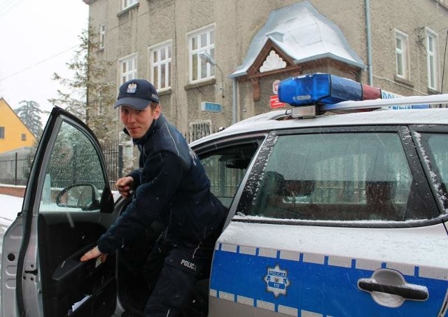 Policjanci z Krapkowic jeżdżą do fałszywych alarmów po kilkanaście razy w ciągu miesiąca. Marnują czas i paliwo.