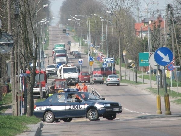 W porządkowaniu ulicy Wojska Polskiego pomagala tez policja