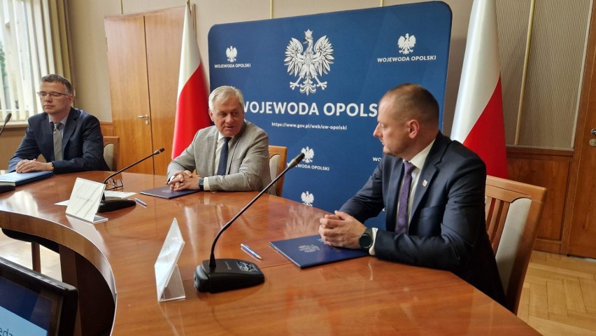 Podpisanie umowy nastąpiło w Urzędzie Wojewódzkim w Opolu.