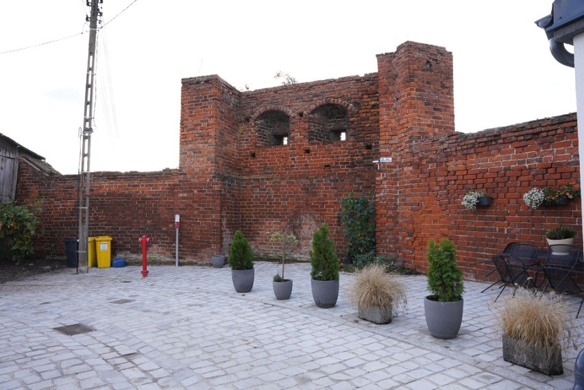 Pozostałości średniowiecznych murów w Gniewie są w bardzo...