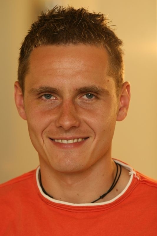 Paweł Goplański ma 27 lat. Były zawodnik Korony Kielce, z której przeniósł się do Steauy Bukareszt, gdzie gra obecnie. W reprezentacji Polski 14 meczów - 1 gol, uczestnik finałów Euro 2008.