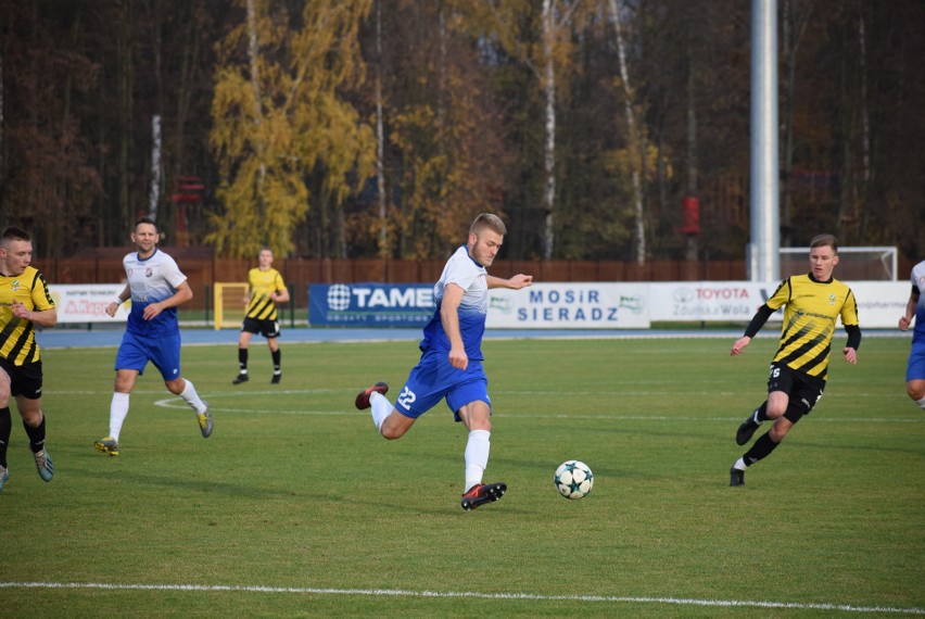 Pięć goli w Sieradzu i triumfujący Orkan. Pozostałe wyniki IV ligi (ZDJĘCJA)