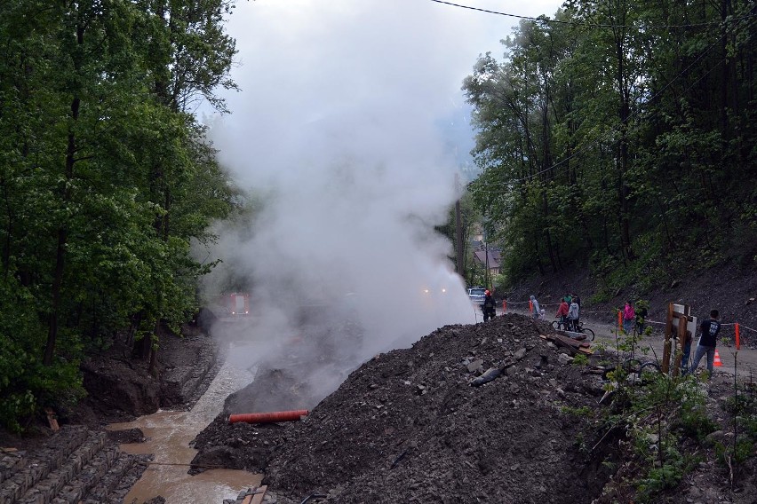 Zakopane. Rozszczelnił się rurociąg geotermalnej wody [ZDJĘCIA]