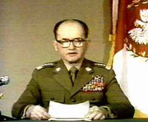 27 lat temu gen. Wojciech Jaruzelski wprowadził stan wojenny.