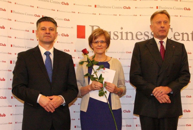 Maria Stefańska, naczelnik II Urzędu Skarbowego w Radiomiu w towarzystwie Jacka Kapicy (wiceministra finansów) oraz Marka Goliszewskiego, prezesa Business CenterClub.