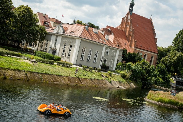 Sprawa wysokości odszkodowania za kawałek terenu i fragment bulwaru za farą wciąż jest w sądzie.