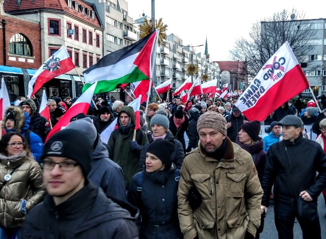 Marsz Wolnych Polaków na ulicach Wrocławia. 4 grudnia 2021 roku