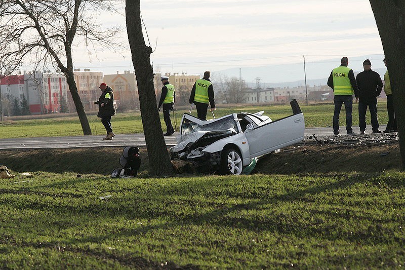 Śmiertelny wypadek na wyjeździe z Jawora. Czołowe zderzenie....