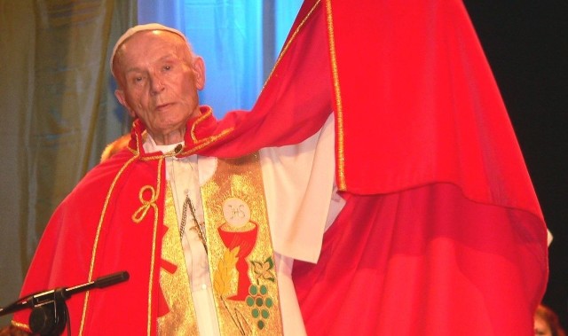 Ksiądz Andrzej Biernacki wcielał się na scenie w postać Papieża Jana Pawła II. To była rola jego życia...
