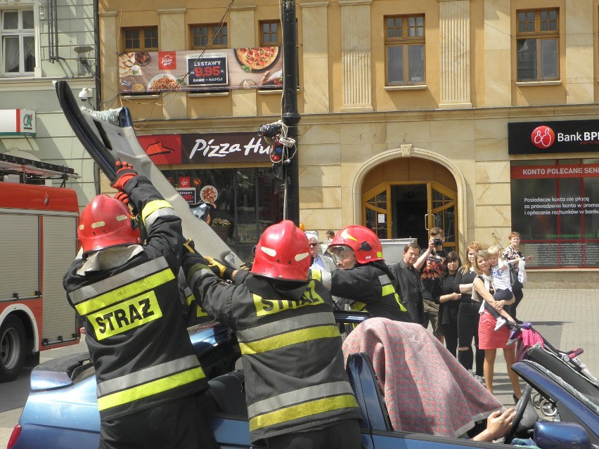 Uroczysty apel z okazji Dnia Strażaka na rynku w Rybniku