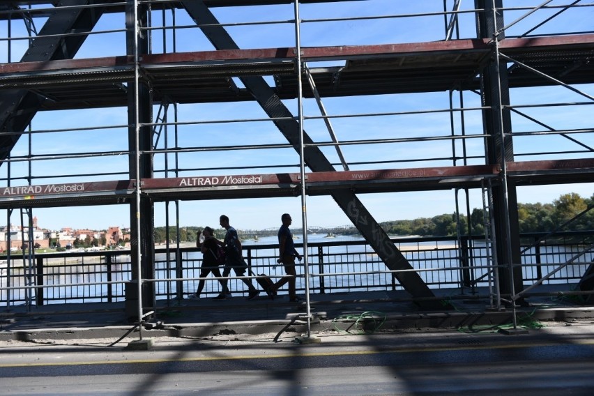 Trwa remont mostu w Toruniu. Kiedy kolejne utrudnienia w...
