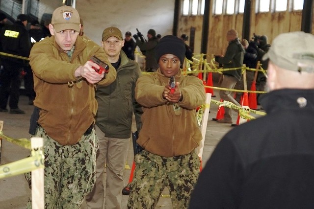 Wspólne szkolenia słupskich policjantów z marynarzami US NAVY