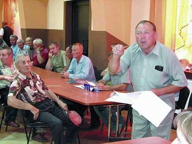 Nie zgadzamy się na to, by naszą wieś reprezentowali ludzie, którzy nie zostali demokratycznie wybrani &#8211; mówił Jan Adamczuk z Czyż. Popierało go ponad trzydziestu mieszkańców zgromadzonych na jednym z zebrań wiejskich.