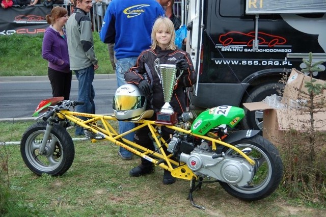 Na tym motocyklu Martyna ustanowiła nieoficjalny rekord kraju. Teraz został przeznaczony na aukcję, na rzecz Pawła.