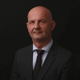 Adwokat z Kielc Przemysław Gierada będzie ubiegał się o mandat senatora w okręgu Kielce-powiat kielecki. Właśnie zarejestrował komitet