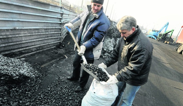 Za tonę węgla zapłacimy od 400 do 1100 złotych. Węgiel ze wschodu to zawsze wielka niewiadoma, kot w worku - mówią sprzedawcy