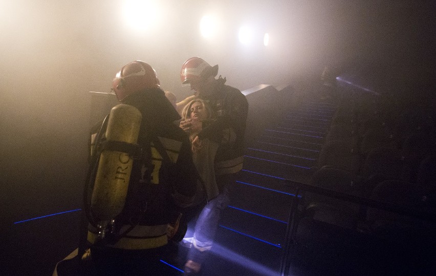 Ćwiczenia strażaków w radomskim Multikinie (zdjęcia)