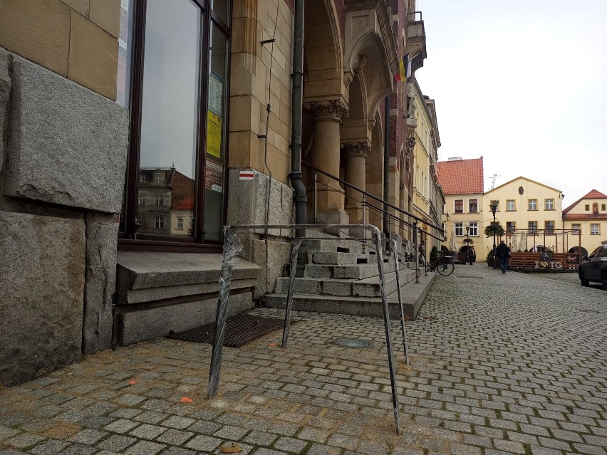 W Tarnowskich Górach pojawiły się nowe stojaki rowerowe.