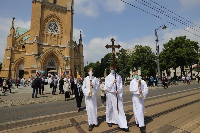 Jak wierni z archidiecezji łódzkiej chodzą do kościoła? Religijność w dekanatach według ISKK z 2019 roku
