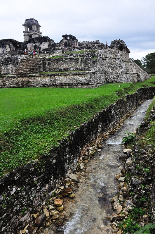 Meksyk. Palnque - miasto Majów wykradzione dżungli