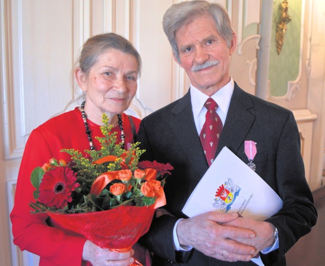 Sakrament małżeństwa, pozwala przetrwać trudne chwile - przekonują  Stanisława i Tadeusz Kozakowie. W niedzielę odebrali medal za 50 wspólnych lat